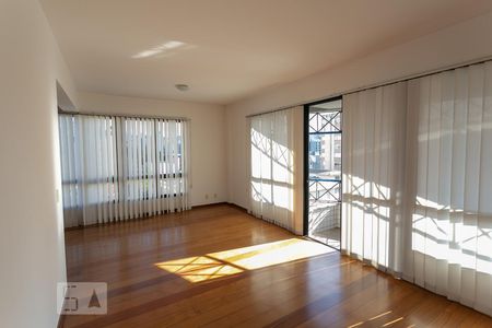 Sala de apartamento para alugar com 3 quartos, 115m² em Santo Antônio, Belo Horizonte