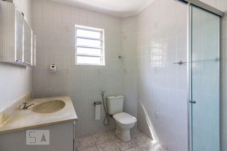 Banheiro de casa para alugar com 2 quartos, 150m² em Vila Paulicéia, São Paulo