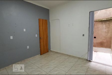 Quarto 1 de casa para alugar com 2 quartos, 50m² em Qr 406, Brasília