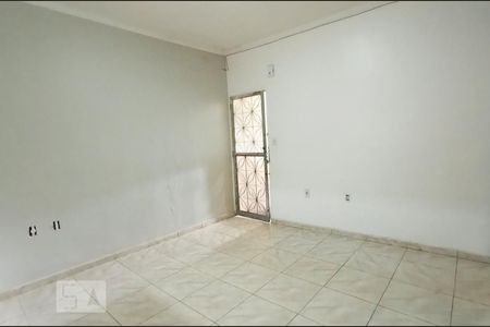 Sala de casa para alugar com 2 quartos, 50m² em Qr 406, Brasília