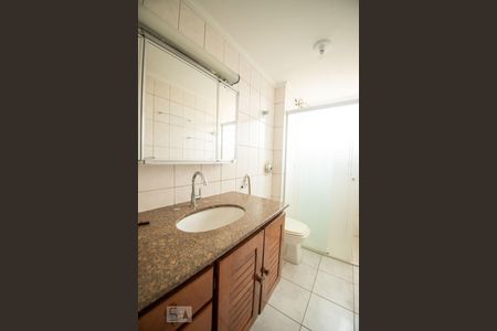 banheiro de apartamento à venda com 2 quartos, 72m² em Vila Santana, Campinas