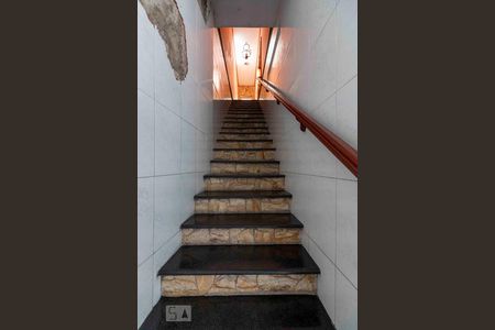 Casa para alugar com 900m², 5 quartos e 6 vagas Casa para alugar com 900m², 5 quartos e 6 vagasEscada Acesso de Entrada