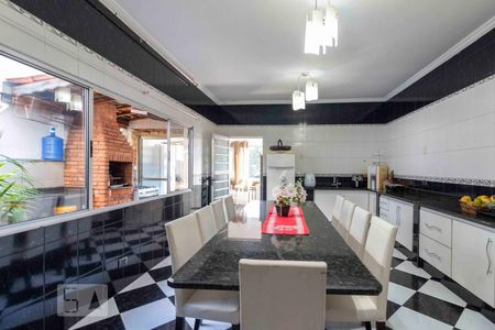 Casa para alugar com 900m², 5 quartos e 6 vagas Casa para alugar com 900m², 5 quartos e 6 vagasCozinha Segundo Pavimento