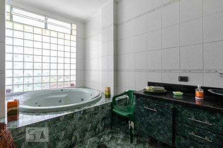 Casa para alugar com 900m², 5 quartos e 6 vagas Casa para alugar com 900m², 5 quartos e 6 vagasBanheiro Quarto 1 - Suite Segundo Pavimento