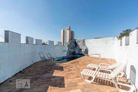 Casa para alugar com 900m², 5 quartos e 6 vagas Casa para alugar com 900m², 5 quartos e 6 vagasPiscina Quarto Pavimento