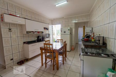 Casa à venda com 190m², 4 quartos e 2 vagas Casa à venda com 190m², 4 quartos e 2 vagasCozinha 1