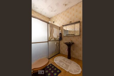 Casa à venda com 190m², 4 quartos e 2 vagas Casa à venda com 190m², 4 quartos e 2 vagasBanheiro de Serviço