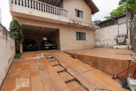 Casa à venda com 190m², 4 quartos e 2 vagas Casa à venda com 190m², 4 quartos e 2 vagasEntrada