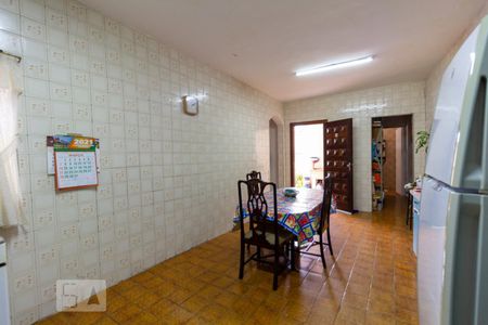 Casa à venda com 190m², 4 quartos e 2 vagas Casa à venda com 190m², 4 quartos e 2 vagasCozinha