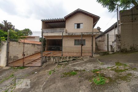 Casa à venda com 190m², 4 quartos e 2 vagas Casa à venda com 190m², 4 quartos e 2 vagasFachada