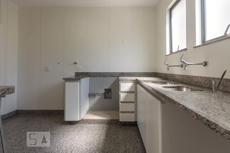 Apartamento para alugar com 200m², 4 quartos e 2 vagas Apartamento para alugar com 200m², 4 quartos e 2 vagasCozinha