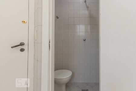 Apartamento para alugar com 200m², 4 quartos e 2 vagas Apartamento para alugar com 200m², 4 quartos e 2 vagasBanheiro de Serviço