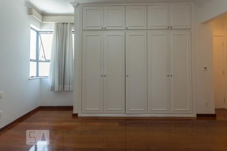 Apartamento para alugar com 200m², 4 quartos e 2 vagas Apartamento para alugar com 200m², 4 quartos e 2 vagasQuarto Suíte