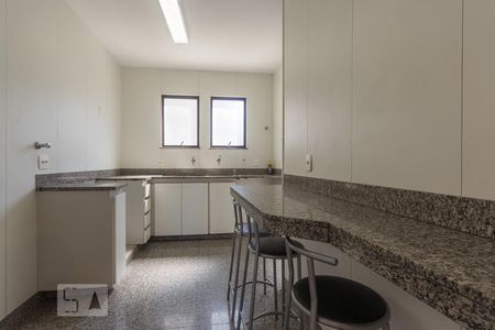 Apartamento para alugar com 200m², 4 quartos e 2 vagas Apartamento para alugar com 200m², 4 quartos e 2 vagasCozinha