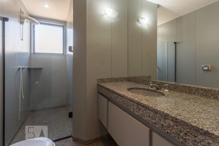 Apartamento para alugar com 200m², 4 quartos e 2 vagas Apartamento para alugar com 200m², 4 quartos e 2 vagasBanheiro