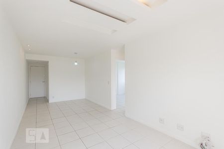 Sala de apartamento para alugar com 2 quartos, 77m² em Jacarepaguá, Rio de Janeiro