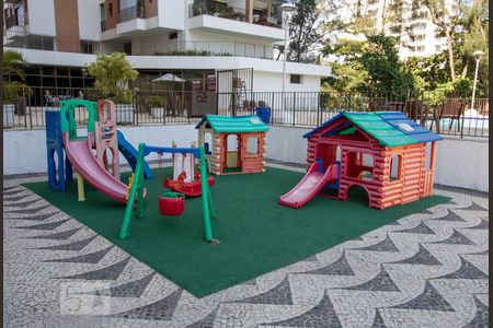 Apartamento para alugar com 100m², 1 quarto e 2 vagas Apartamento para alugar com 100m², 1 quarto e 2 vagasÁrea Comum - Playground