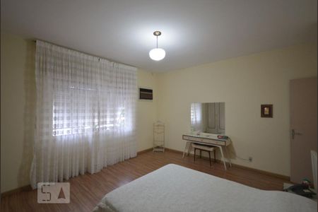 Casa para alugar com 300m², 3 quartos e 2 vagas Casa para alugar com 300m², 3 quartos e 2 vagasQuarto 1