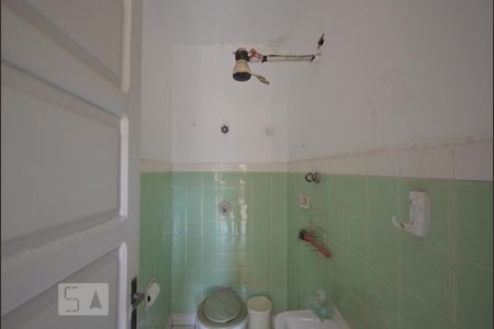 Casa para alugar com 300m², 3 quartos e 2 vagas Casa para alugar com 300m², 3 quartos e 2 vagasBanheiro de Serviço