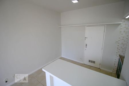 Quarto de kitnet/studio para alugar com 1 quarto, 25m² em Laranjeiras, Rio de Janeiro
