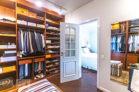 Apartamento à venda com 460m², 5 quartos e 5 vagas Apartamento à venda com 460m², 5 quartos e 5 vagasCloset