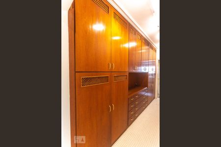 Apartamento à venda com 460m², 5 quartos e 5 vagas Apartamento à venda com 460m², 5 quartos e 5 vagasArmário