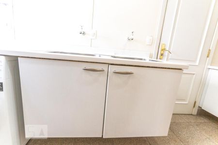 Apartamento à venda com 460m², 5 quartos e 5 vagas Apartamento à venda com 460m², 5 quartos e 5 vagasArmário