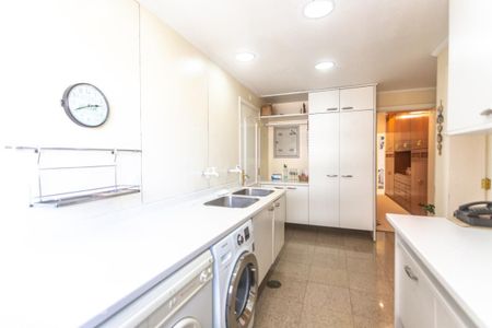 Apartamento à venda com 460m², 5 quartos e 5 vagas Apartamento à venda com 460m², 5 quartos e 5 vagasÁrea de serviço