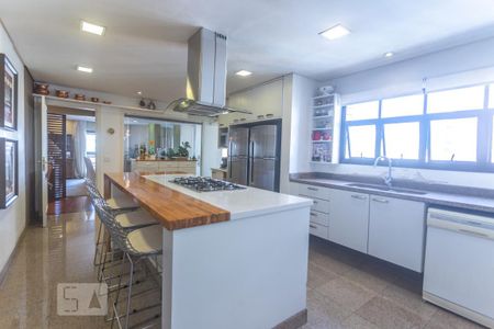 Apartamento à venda com 460m², 5 quartos e 5 vagas Apartamento à venda com 460m², 5 quartos e 5 vagasCozinha