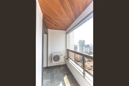 Apartamento à venda com 460m², 5 quartos e 5 vagas Apartamento à venda com 460m², 5 quartos e 5 vagasVaranda