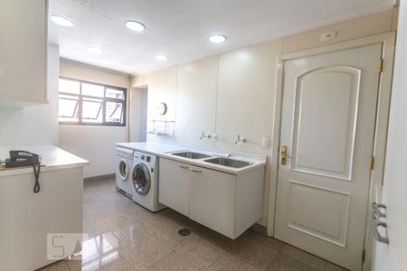 Apartamento à venda com 460m², 5 quartos e 5 vagas Apartamento à venda com 460m², 5 quartos e 5 vagasÁrea de serviço