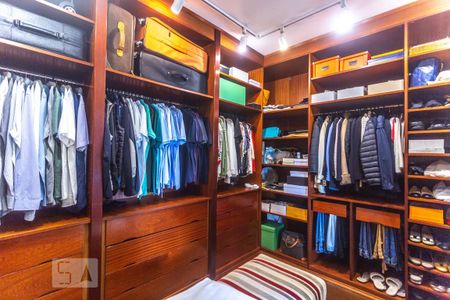 Apartamento à venda com 460m², 5 quartos e 5 vagas Apartamento à venda com 460m², 5 quartos e 5 vagasCloset