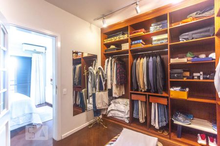 Apartamento à venda com 460m², 5 quartos e 5 vagas Apartamento à venda com 460m², 5 quartos e 5 vagasCloset