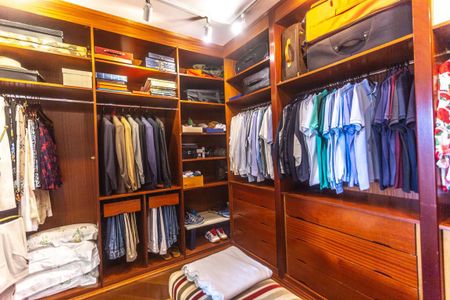 Apartamento à venda com 460m², 5 quartos e 5 vagas Apartamento à venda com 460m², 5 quartos e 5 vagasCloset