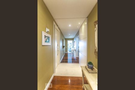 Apartamento à venda com 460m², 5 quartos e 5 vagas Apartamento à venda com 460m², 5 quartos e 5 vagasCorredor 1