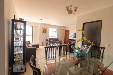 Apartamento à venda com 133m², 3 quartos e 3 vagas Apartamento à venda com 133m², 3 quartos e 3 vagasSala