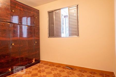 Quarto 1 de casa para alugar com 2 quartos, 150m² em Vila Arcádia, São Paulo