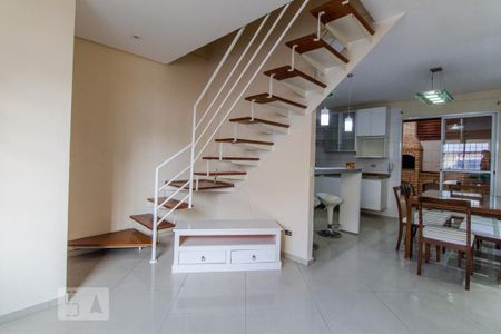 Sala de casa de condomínio para alugar com 2 quartos, 85m² em Vila Ema, São Paulo