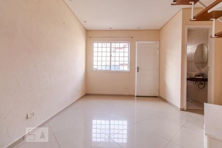 Sala de casa de condomínio para alugar com 2 quartos, 85m² em Vila Ema, São Paulo