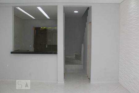 Sala de casa de condomínio para alugar com 2 quartos, 73m² em Chácara Canta Galo, Cotia