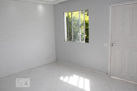 Sala de casa de condomínio para alugar com 2 quartos, 73m² em Chácara Canta Galo, Cotia