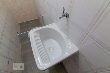 Banheiro de kitnet/studio para alugar com 1 quarto, 40m² em Rio Comprido, Rio de Janeiro