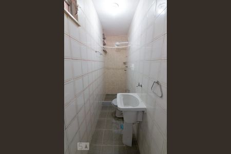 Banheiro de kitnet/studio para alugar com 1 quarto, 40m² em Rio Comprido, Rio de Janeiro