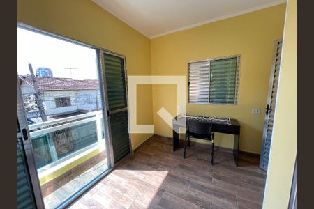 Sala/Suíte 1 de casa para alugar com 2 quartos, 46m² em Jardim Rizzo, São Paulo