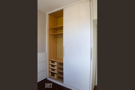 Quarto 1 - Armários de apartamento para alugar com 2 quartos, 60m² em Salgado Filho, Belo Horizonte