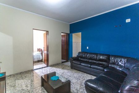 Sala de estar de casa à venda com 9 quartos, 250m² em Conceição, Diadema
