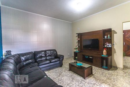 Sala de estar de casa à venda com 9 quartos, 250m² em Conceição, Diadema