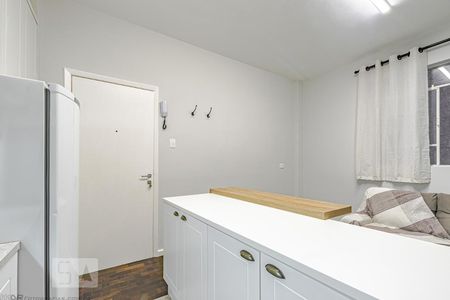 Cozinha e Sala de apartamento para alugar com 1 quarto, 32m² em Centro, Curitiba