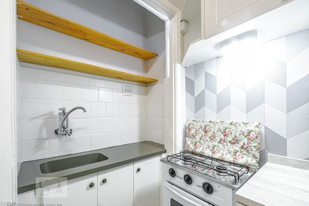 Cozinha - Pia e fogão de apartamento para alugar com 1 quarto, 32m² em Centro, Curitiba