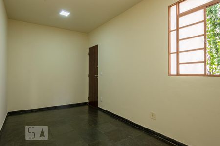 Sala de apartamento à venda com 2 quartos, 48m² em Sagrada Família, Belo Horizonte